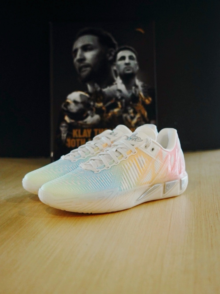 BOB半岛体育官方网站-克莱第十一代签名鞋KT 11正式亮相，球鞋媒体披露迭代突破