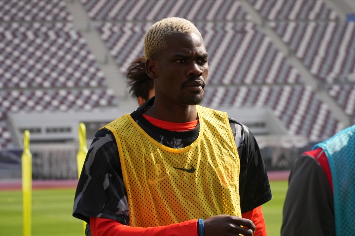 BOB半岛体育官方网站-直播吧：海港上午在多哈开启首堂冬训课，新援让·克劳德参与合练