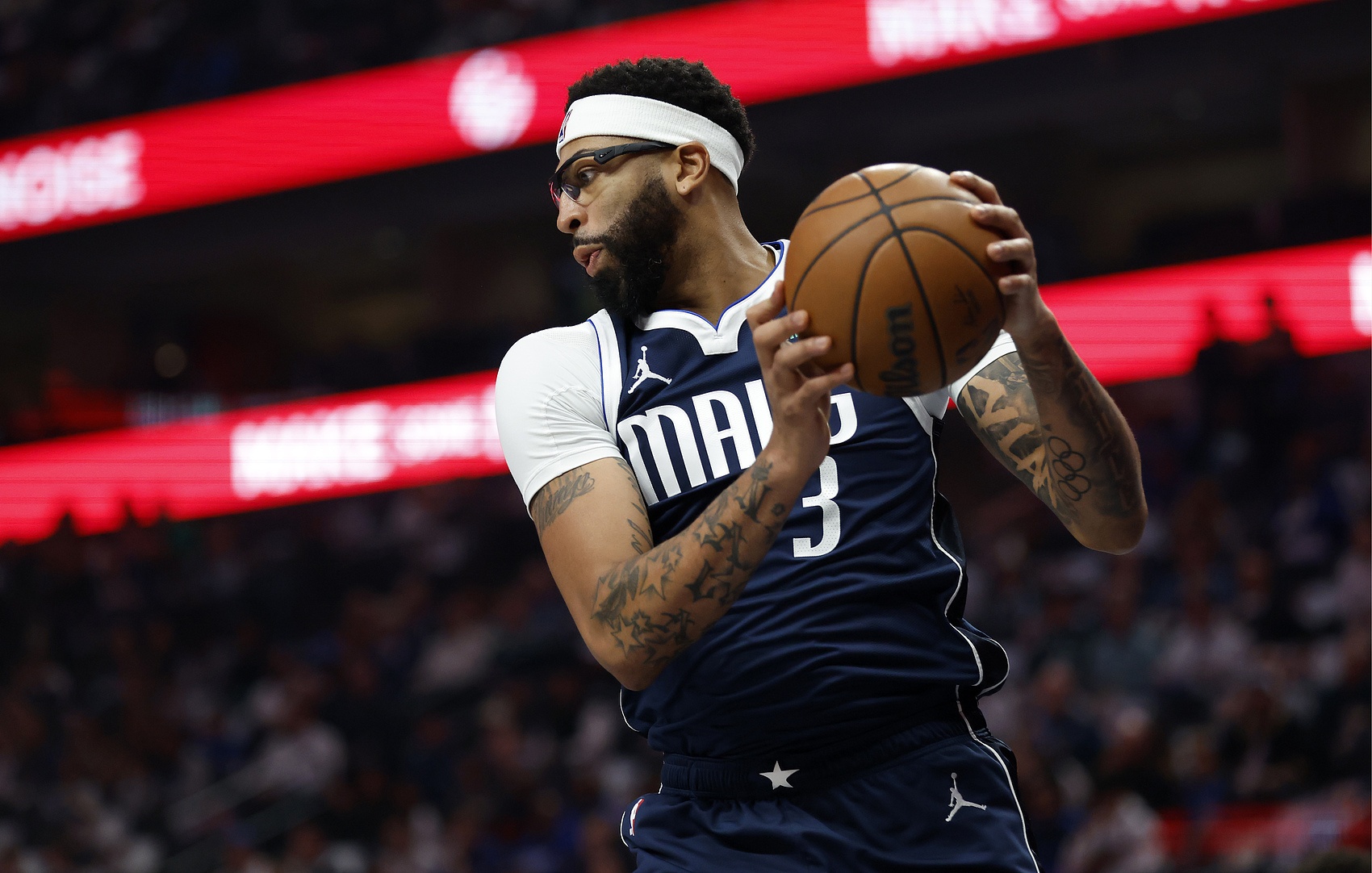 BOB半岛体育首页-湖记：真替AD感到难过 自从东契奇交易之后他真是诸事不顺